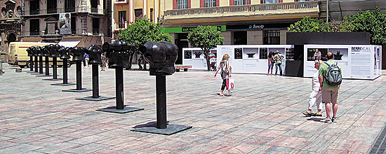 Exposición «Berrocal: Guerreros y Toreros» en la Plaza de la Constitución de Málaga