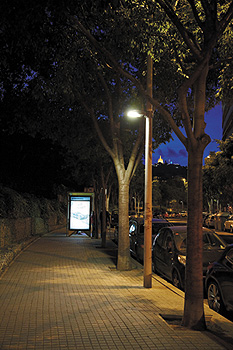 Las soluciones de Simon Lighting para la Iluminación de Aceras son compatibles con los soportes ya existentes en las calles