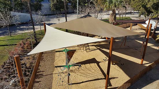 Estructuras de sombras para parques y plazas en Cornella de Llobregat