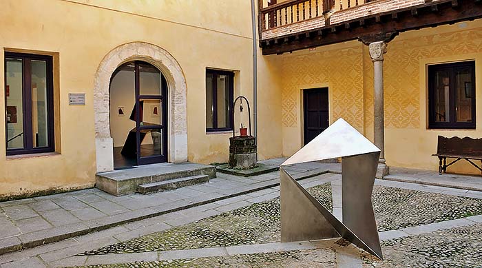 Exposición «Habitus-habitare» de Teodosio Magnoni en el Palacio Quintanar de Segovia